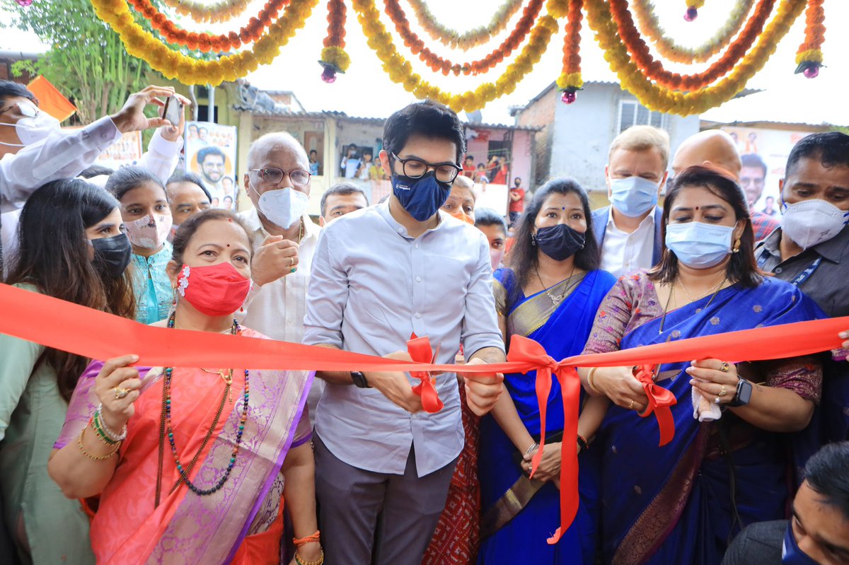AUThackeray's tweet photo. Launched city’s 6th Suvidha Kendra along with Mayor @KishoriPednekar ji today. This center will provide access to clean drinking water, laundry &amp; sanitation service. A mechanism built to save 10 million litres of water &amp; provide sanitation access to over 20,000 people annually. https://t.co/W72LEiHKjT