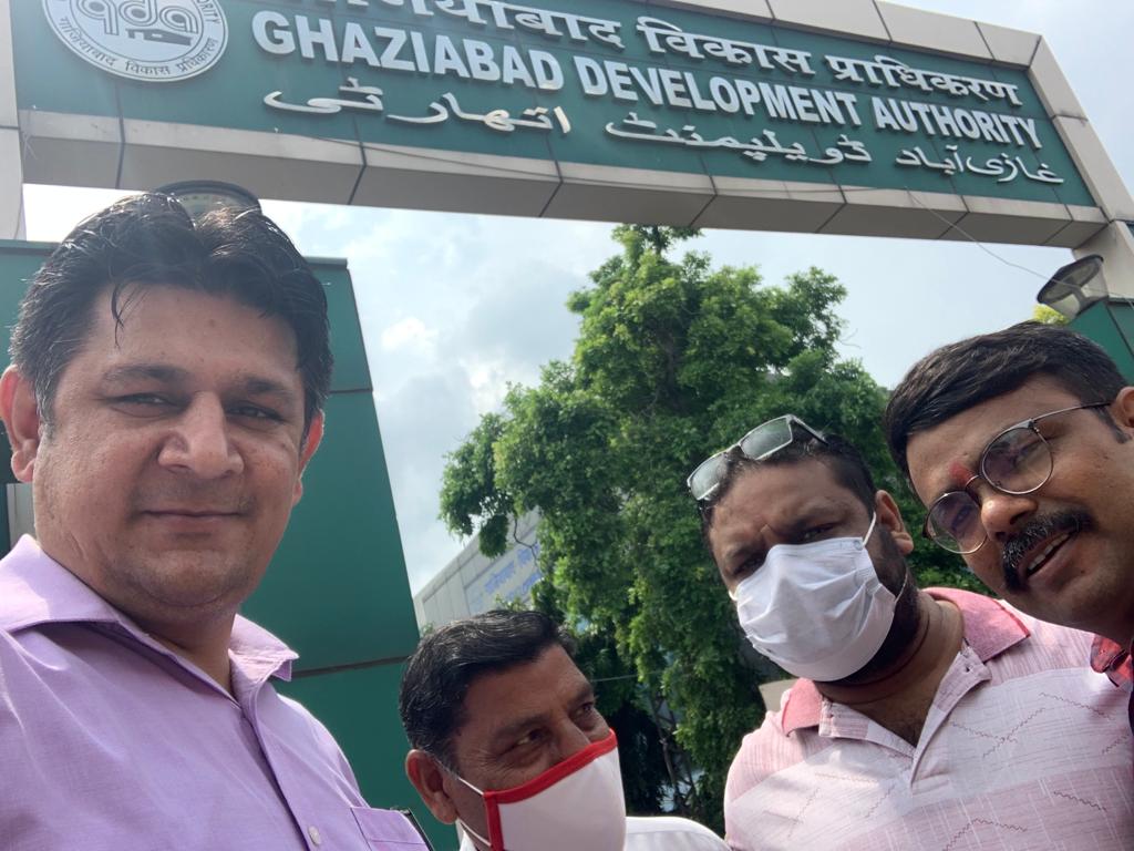 integrityresid2's tweet photo. जब तक तोड़ेंगे नहीं
तब तक छोड़ेंगे नहीं
#Handover #Ajnara #AjnaraIntegrity https://t.co/3HXxxMTXw3