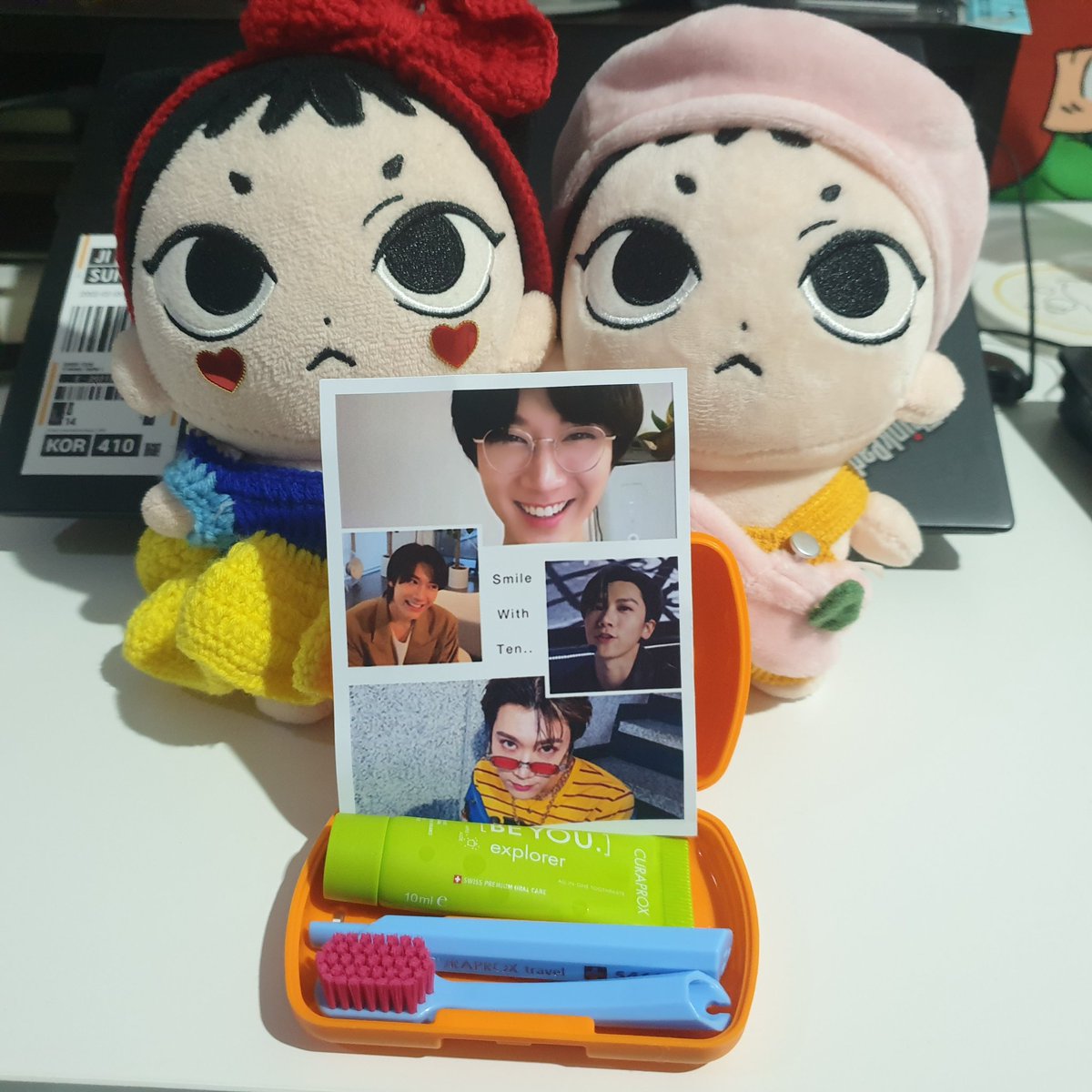 npm1992's tweet photo. @DragCura ได้ของแล้วค่ะส่งไวมั่ก เสียดายสั่งยาสีฟันน้องเตนล์หลอดใหญ่ไม่ทัน แต่แอดมินบอกว่าสีเขียวยังมีแบบ travel set  เลยสั่งมาลองก่อน ไว้ของเข้าจะมาอุดหนุนอีกนะคะ
ปล.ร้านแถมรูปน้องเตนล์มาด้วย ขอบคุณมากข่า  💚💚💚
#tenlee_1001 #tentips #ifTentouchWewillBuy https://t.co/U8RMFwBRYI