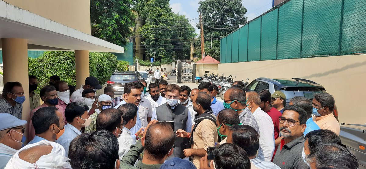 _Queen_of_Smile's tweet photo. "The nation will find it very hard to look up to the leaders who are keeping their ears to the ground." —Sir Winston Churchill

Sir Vivek Tankha at Jabalpur🙏
@VTankha
@varuntankha
@VasundharaTankh @TankhaPooja @vivek_jbp @TankhaTeam @INCMP 

#Leadership #VivekTankha #Jabalpur https://t.co/O8ahPkQczh