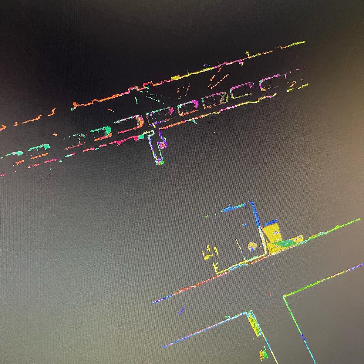 Continuamos capturando la realidad, mediante levantamiento topográfico realizado mediante láser escáner LeicaBLK con el objetivo de definir de manera precisa la situación geométrica en un entorno complejo con lo que nos permite la medición de puntos lejanos e inaccesibles
