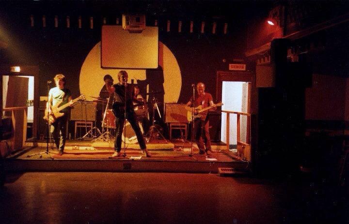 CardiffMH's tweet photo. The Skittles at the Casablanca Club, 1984
The Skittes were Micky Gee, Burke Shelley, Derek Harris and Steve Williams
#budgie #burkeshelley #mickygee #casablancaclub #caerdydd #cymru #cymru #wales #butetown #cardiffmusichistory https://t.co/6XBwJbIMgL