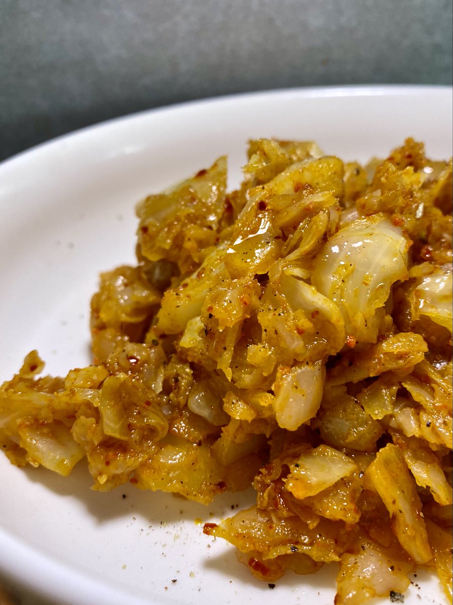 Tenemos receta con verduras, esta vez hacemos un plato, que, a priori no es llamativo, pero confía en nosotros y pruébalo: repollo con pimentón y Gochugaru. Hervido y salteado. Veréis el resultado.
Te sorprenderá… 🎁
👉 youtu.be/s3Dq9wXJ-VU 
#comidasaludable