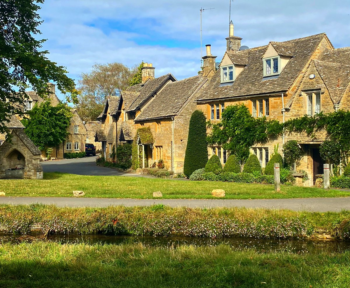 Come and join us in lower slaughter for Art in the Cotswolds, such a beautiful place to visit especially while the sun is shining! We are here until Tuesday 4pm so why not pop in and say hello
