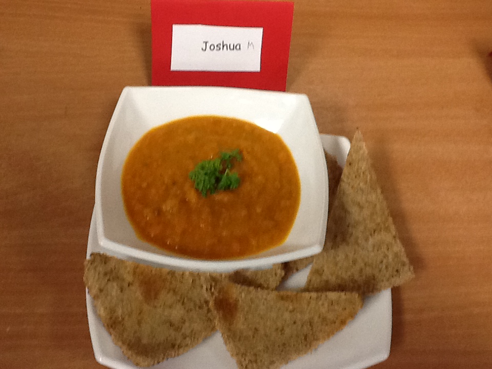 HEGW16's tweet photo. S4 making Tomato & Lentil soup with Melba Toast! Soup has celery in it! #tastingnewfoods #learningnewskills 👍😋 https://t.co/6DIiTNHHCk