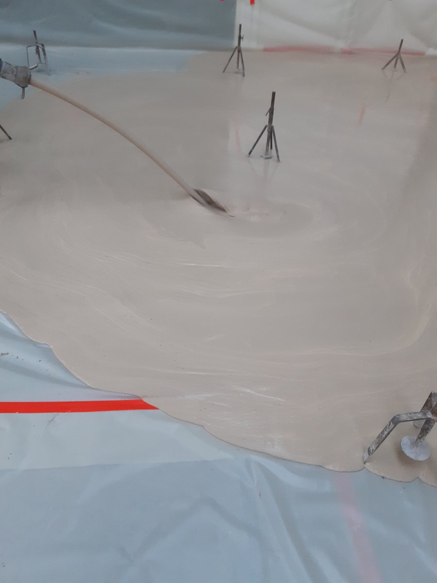 lboudaud_edycem's tweet photo. #beton Coulage de 680M2 de chape fluide anhydrite classic. Collaboration R_SOLS 85, @Edycem_Beton ANHYDRITEC. Bravo aux équipes. https://t.co/RRw8x4Fu8D