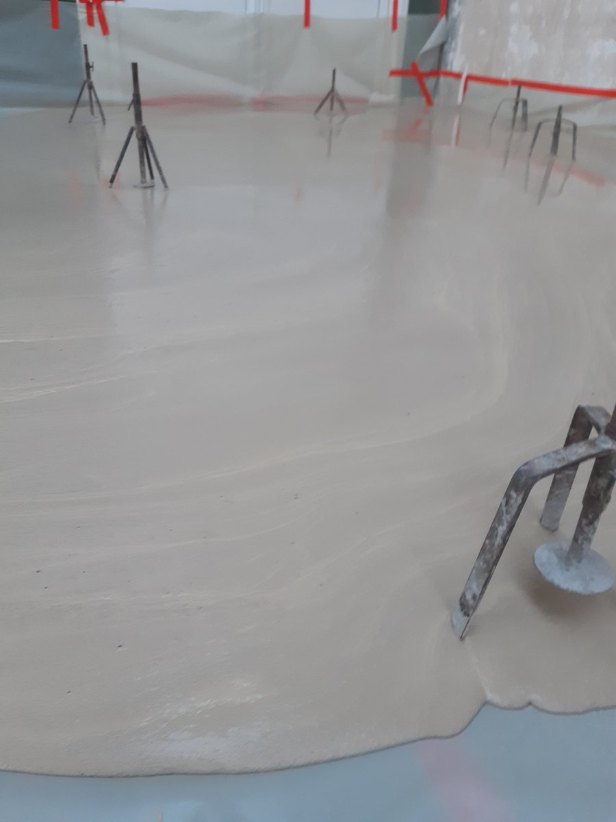 lboudaud_edycem's tweet photo. #beton Coulage de 680M2 de chape fluide anhydrite classic. Collaboration R_SOLS 85, @Edycem_Beton ANHYDRITEC. Bravo aux équipes. https://t.co/RRw8x4Fu8D