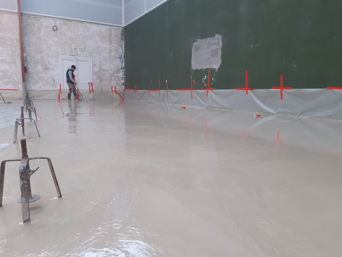 lboudaud_edycem's tweet photo. #beton Coulage de 680M2 de chape fluide anhydrite classic. Collaboration R_SOLS 85, @Edycem_Beton ANHYDRITEC. Bravo aux équipes. https://t.co/RRw8x4Fu8D