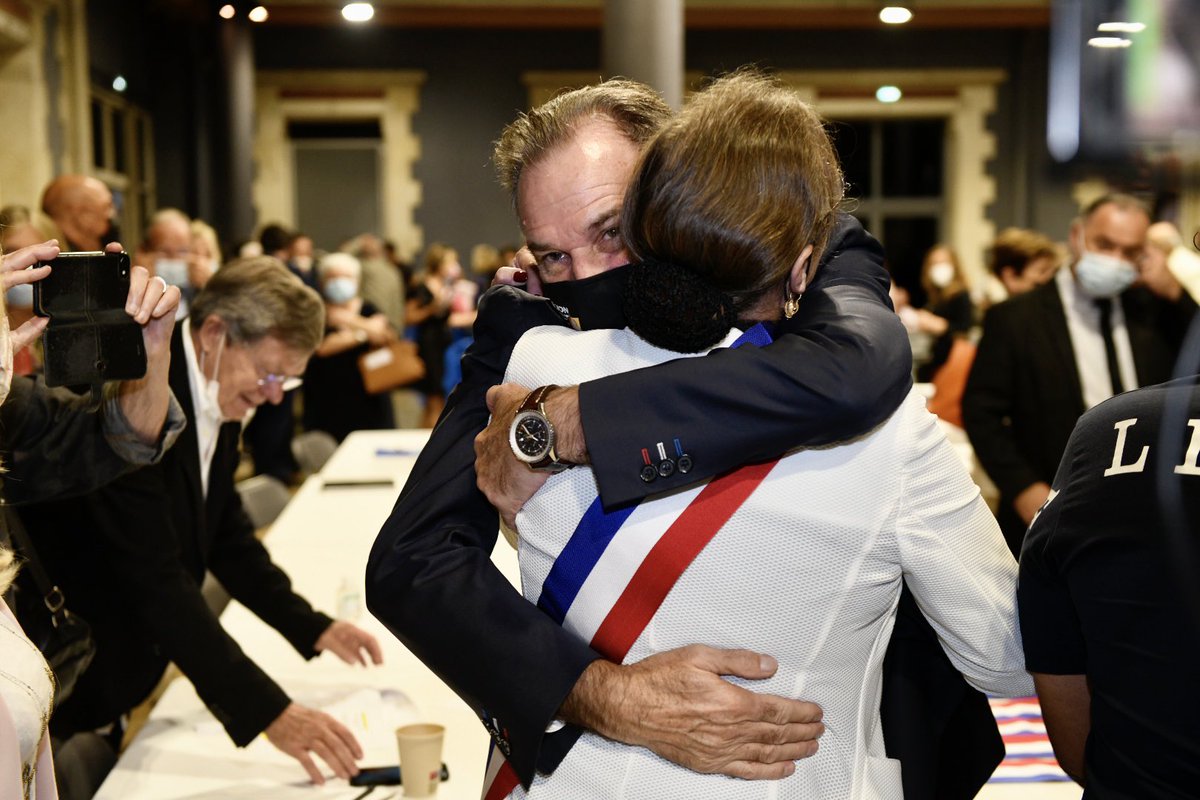 Félicitations à <a href="/SophieJOISSAINS/">Sophie JOISSAINS</a>, nouvelle Maire d’Aix-en-Provence, personnalité d’exception pour une ville d’exception ! <a href="/RenaudMuselier/">Renaud Muselier</a>, Président de <a href="/MaRegionSud/">Région Sud</a>, était naturellement à ses côtés ce matin.