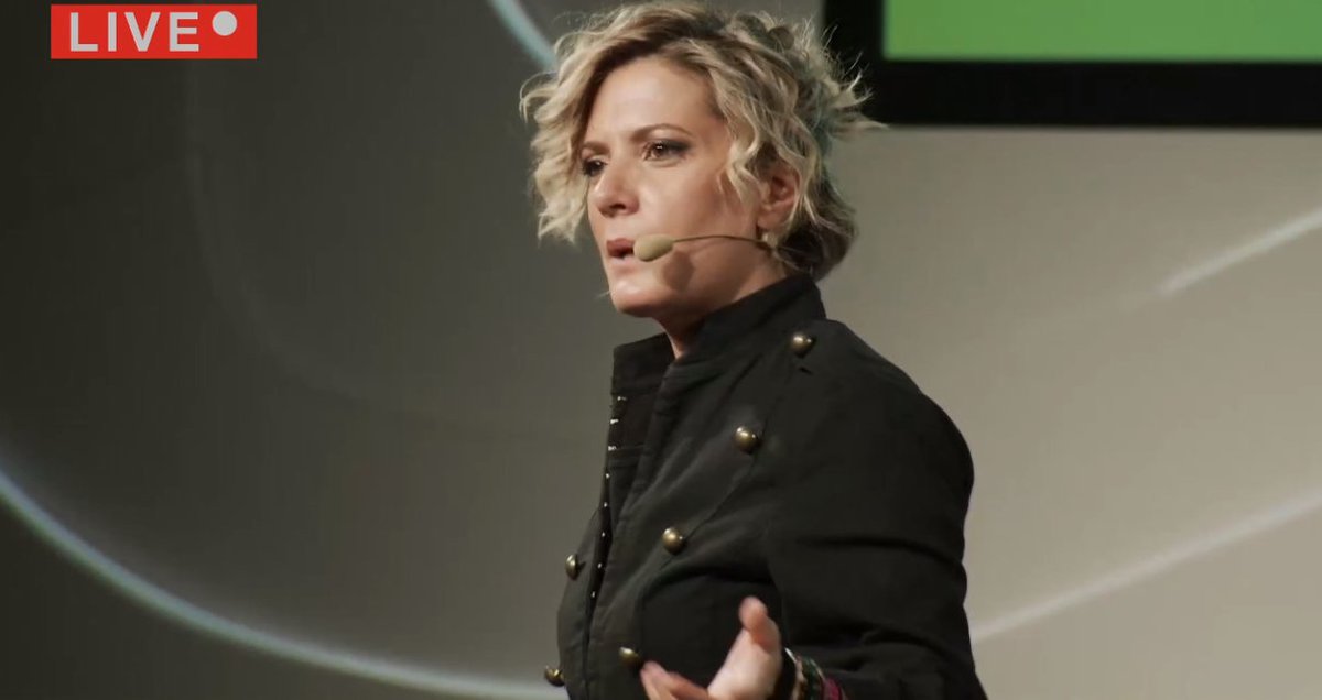 repubblica's tweet photo. La sound designer @ChiaraLuzzana: "Il bello del mio lavoro, di creare progetti di sound branding, è il fatto di portare il mio ego di artista e lasciare parlare il brand con il proprio rumore" #ITW 2021 https://t.co/m5UC9ktIb8 https://t.co/USsacNRHjj