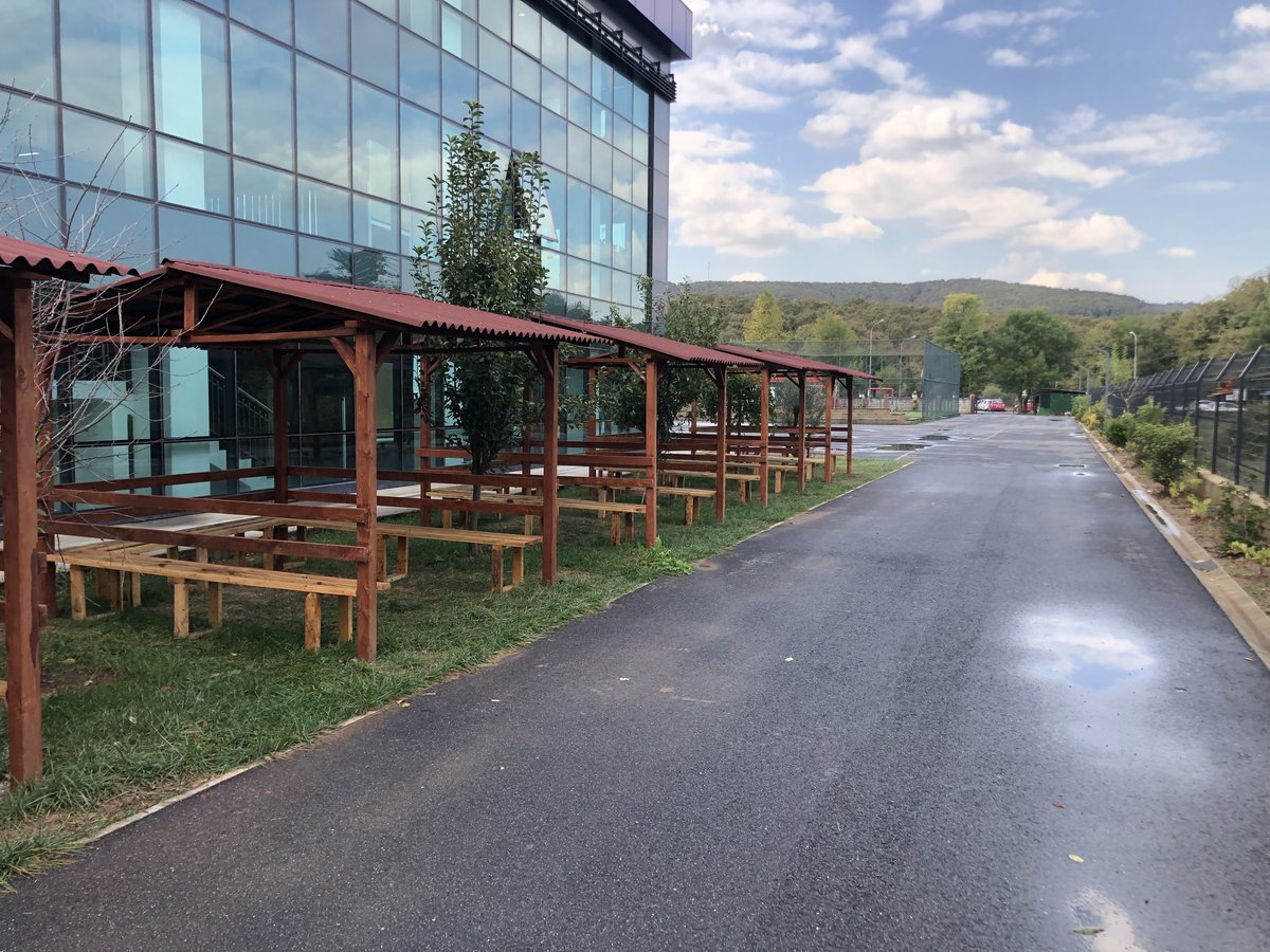 Açık hava dersliklerimiz hazır, karatahtalar asılacak ve güneşli günlerde, doğanın içinde  #openclass etkinliklerimiz başlayacak.
#bahçeşehirkoleji
@dagozlem 
<a href="/ErkenCocukluk/">Hale Güneş</a> 
<a href="/ozgeeasln/">Özge ASLAN</a>