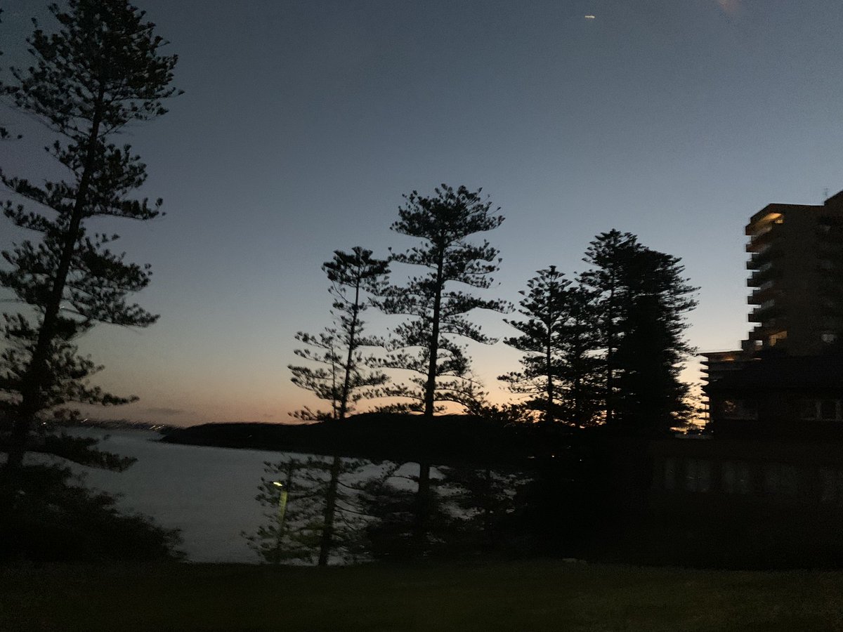 InbetweenJCW's tweet photo. #FridayThoughts #sunset #Northernbeach #Manlywharf #stilllockdown #BePositive 

My favourite time of the day. https://t.co/IjjoU404N6