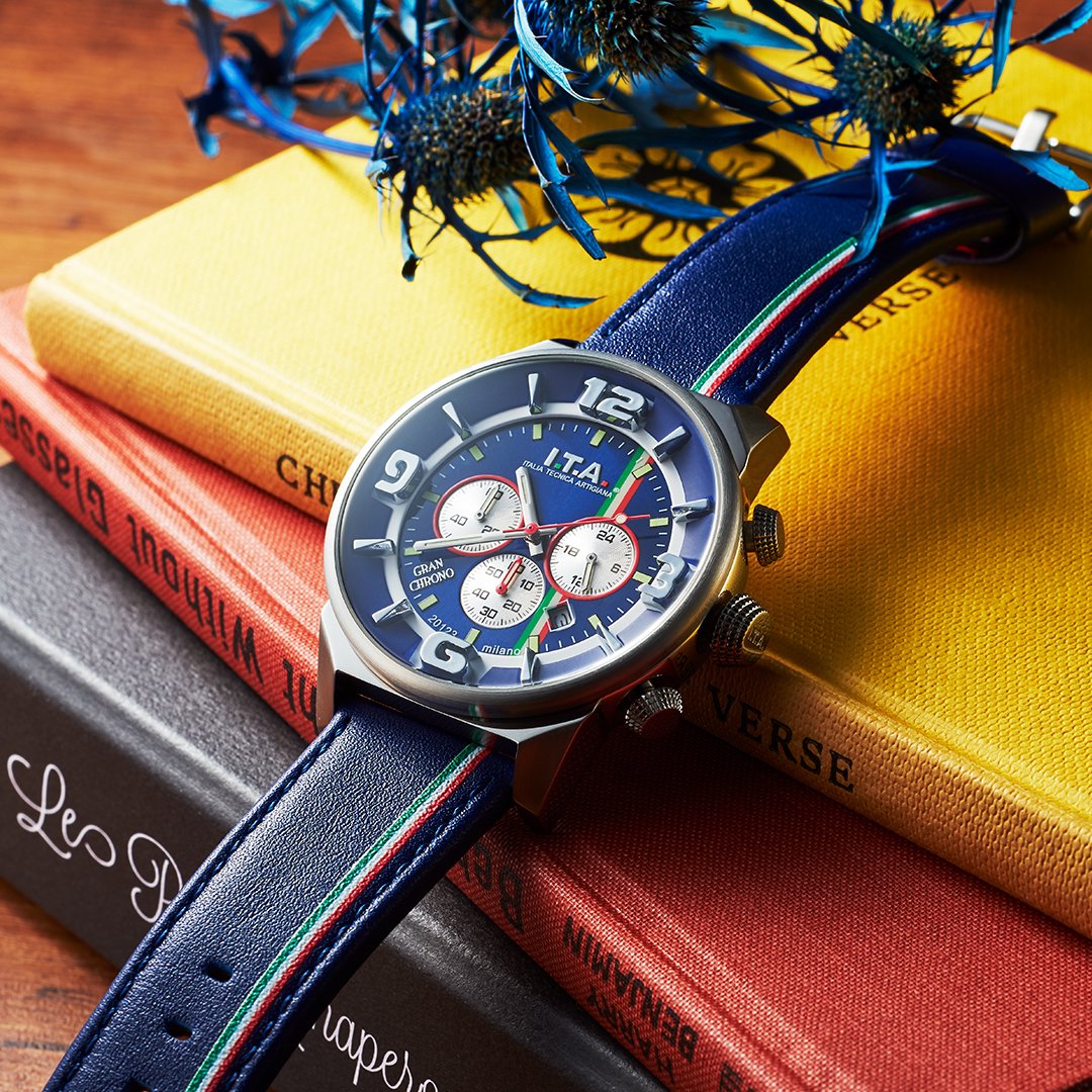 I T A News On Twitter グラン クロノ は トリコローレラインとラグ部分を斜めにカットしたケースデザインが特徴です Itawatch Itastyle グランクロノ 時計 腕時計 Watch ウォッチ イタリア 時計欲しい 時計好きな人と繋がりたい 腕時計くら部