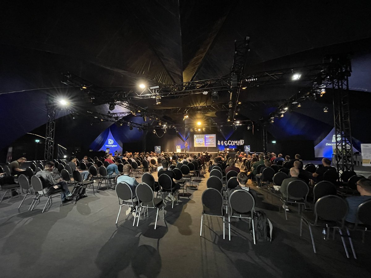 SandraReichel76's tweet photo. Today at #Decompiled in Dresden for @DresdenGdg and @LOVOOEng https://t.co/lSP4C5L3L3