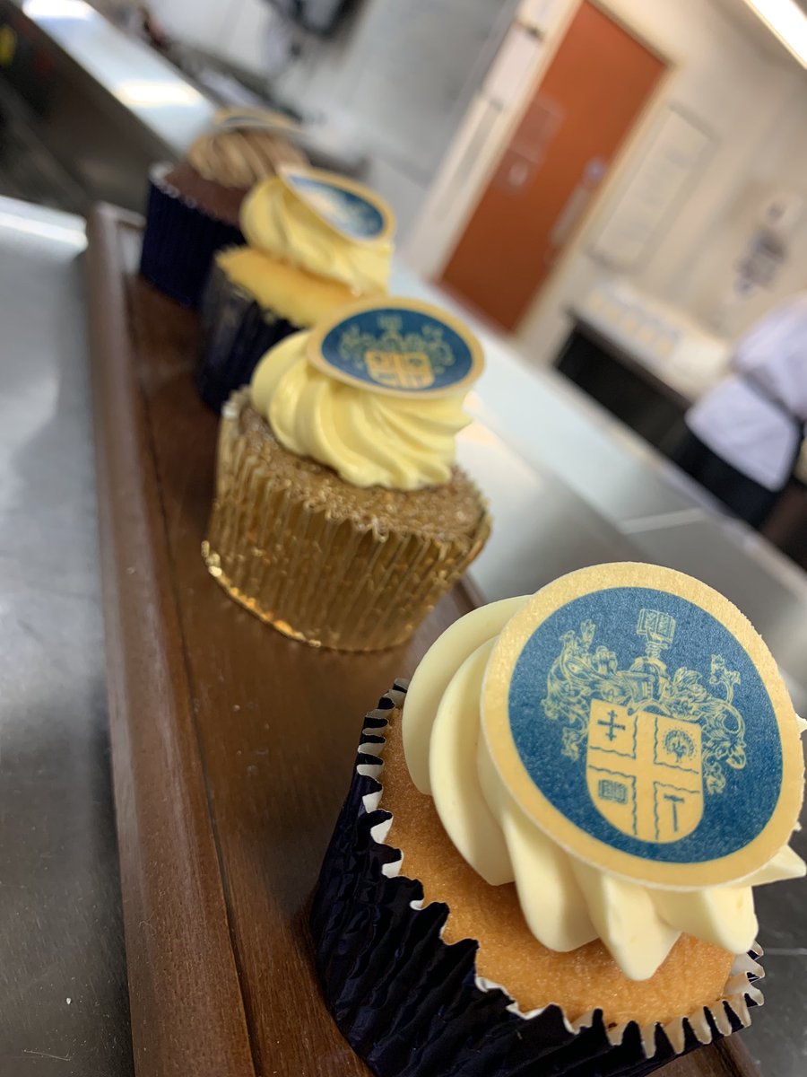 Chefcreed's tweet photo. Did someone say cake , 850 cakes ready to go @Lborocollege #Graduation @radmoor_rest https://t.co/N4nTqHERki