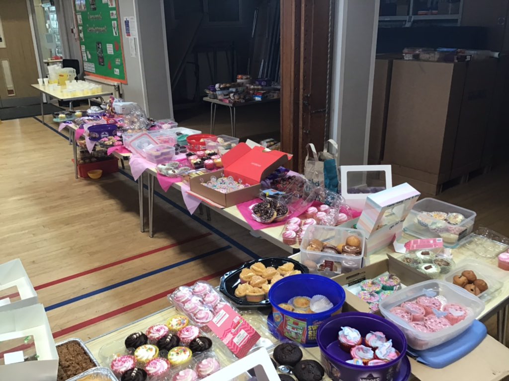 castlechurchps's tweet photo. We are so overwhelmed by the kind donations of cakes from our Castlechurch families. We couldn’t fit them all in one photograph! Thank you so much. 😁👍 @castlechurchps @ChildrenFirstLP https://t.co/MSr7Egf3Bk