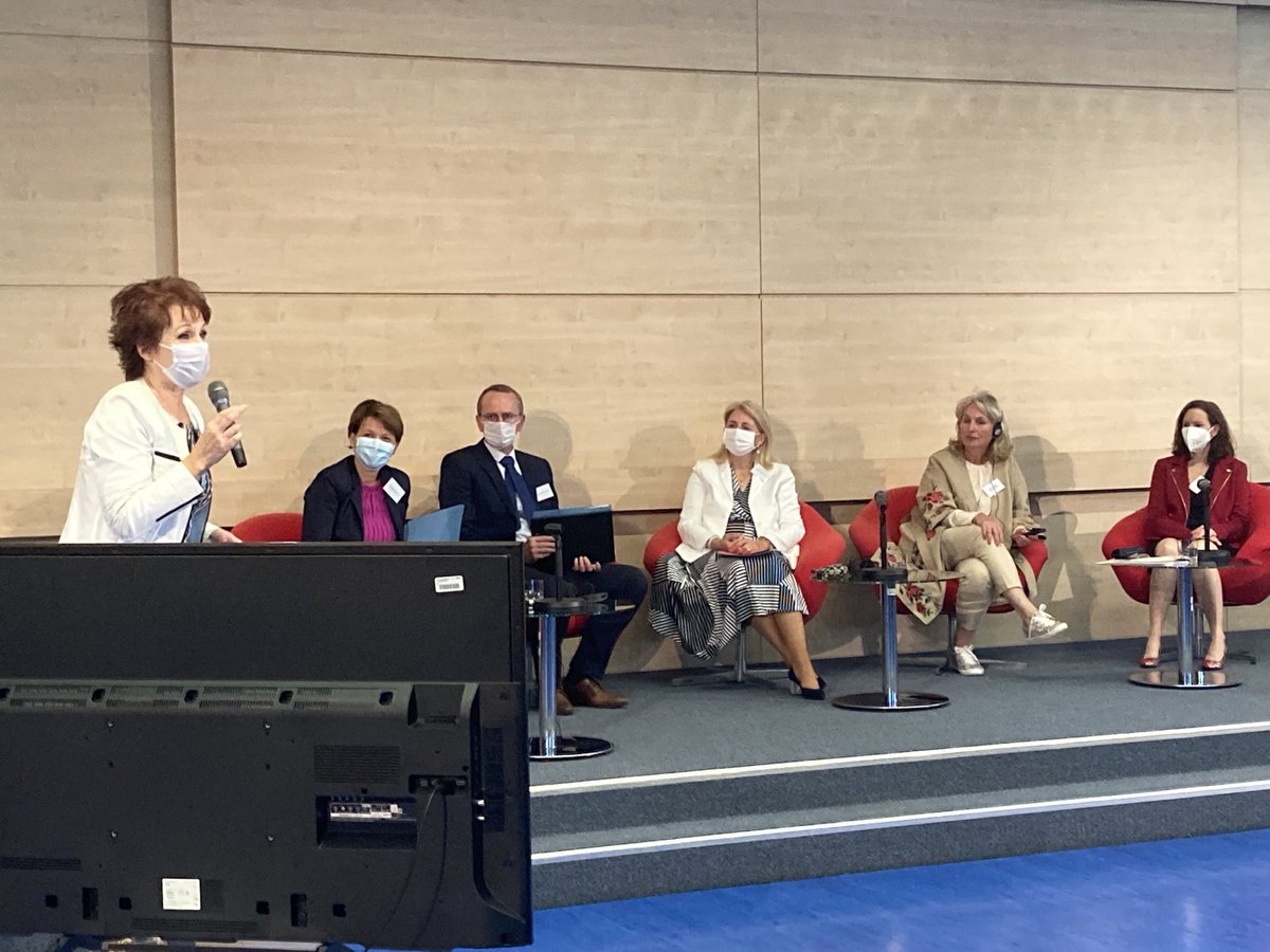 SakuraManon's tweet photo. Kvetoslova Repkova presents concepts of #activeageing @socialbusinessforum @euba  Bratislava #seedhub_ #fhburgenland #socinn #socialimpact #socialentrepreneurs https://t.co/WeFawXU0GU