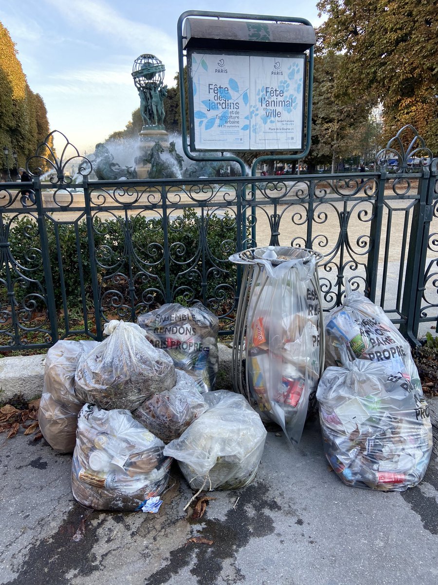 LaDandur's tweet photo. Cette joie de se lever chaque matin et d'admirer la beauté de #Paris.
#AvenueDeLobservatoire
#SixièmeArrondissement
#BeauxQuartiers https://t.co/VuUQWGWirN