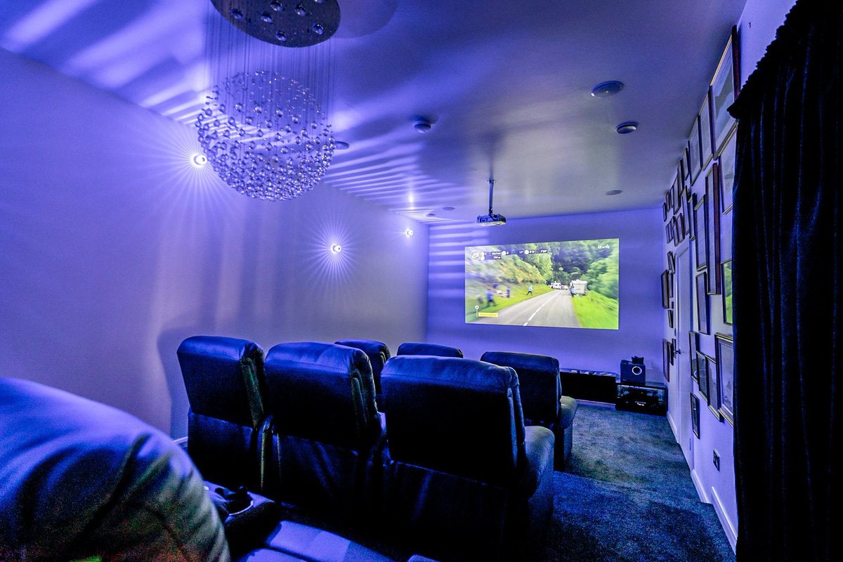Friday night inspiration 🎥🍿 

Enjoy a cinematic experience at Grande View; pop the corn, select your favourite film, then sit back in comfortable leather recliner seats and get lost in the movie!

🗓bit.ly/2Zu2cbx

#holidayhome #visitnorthyorkshire