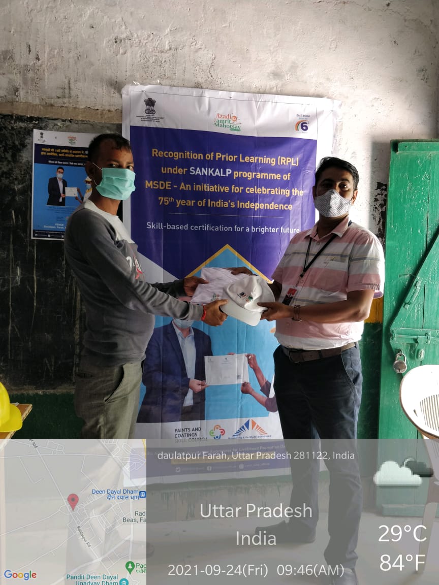BloomingMulti's tweet photo. Day 1st of #RPL training under #SANKALP scheme for Assistant Decorative Painter #JobRole
Blooming Life conducted training at Daulatpur Farah,#Mathura #UttarPradesh in @PaintsnCoatings
Sector.
#SkillWithPCSC #Skills4All #SkillIndia #AbSkillsKiBari #AzadiKaAmritMahotsav https://t.co/G2wG4Hyp8N