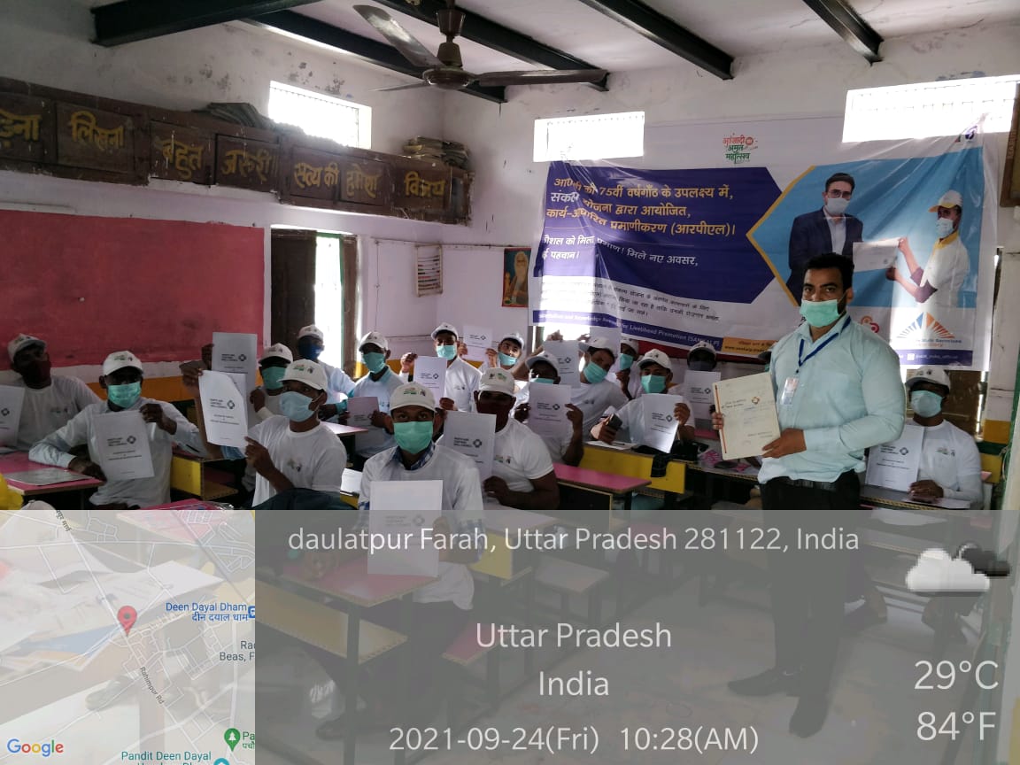 BloomingMulti's tweet photo. Day 1st of #RPL training under #SANKALP scheme for Assistant Decorative Painter #JobRole
Blooming Life conducted training at Daulatpur Farah,#Mathura #UttarPradesh in @PaintsnCoatings
Sector.
#SkillWithPCSC #Skills4All #SkillIndia #AbSkillsKiBari #AzadiKaAmritMahotsav https://t.co/G2wG4Hyp8N