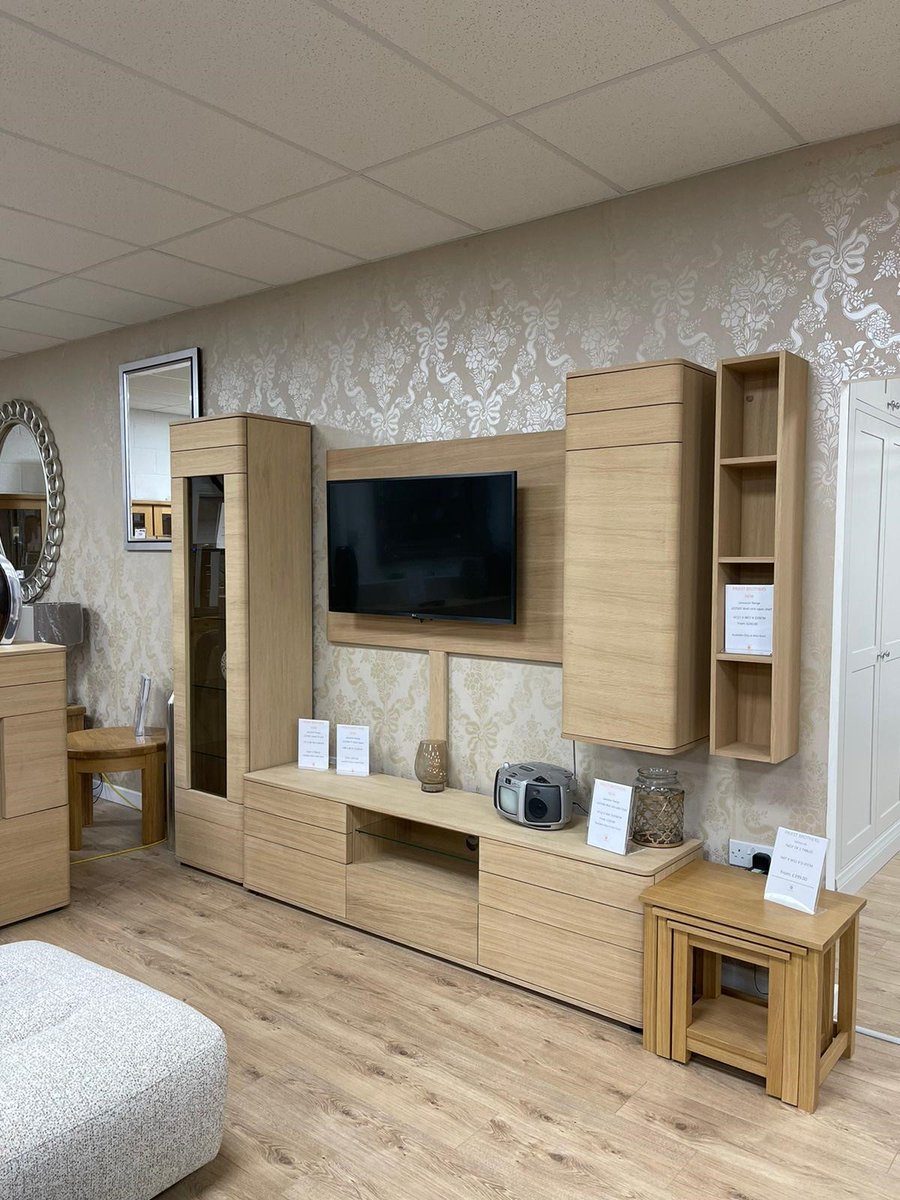 PriestFurniture's tweet photo. Make your living space your own with our range of stylish oak and bespoke #livingroomfurniture. #TVcabinets, #sideboards, #occasionaltables, #displaycabinets & ROM sofas. View our range online or visit our showroom https://t.co/6qocjm0y7h
#furnitureshowroom #chelmsford https://t.co/jtkxPmek6S