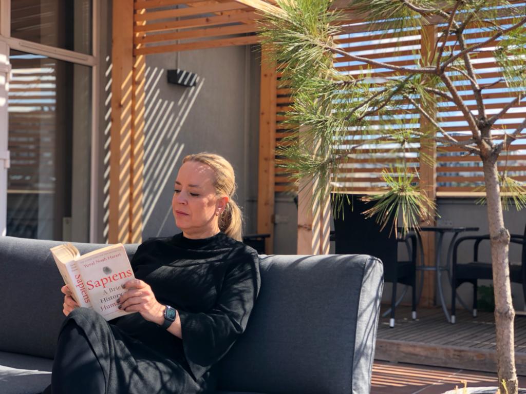 SwedeninKosovo's tweet photo. Ambassador @KHernmarck joined the FB-campaign #wereadtogether/#lexojmësëbashku 👏 to encourage reading for children &amp; youth while schools are closed in 🇽🇰. Check out the Ambassador's book tips &amp; join the campaign in the link👇
https://t.co/IBitb9PaPr https://t.co/m5Ej39M0gr