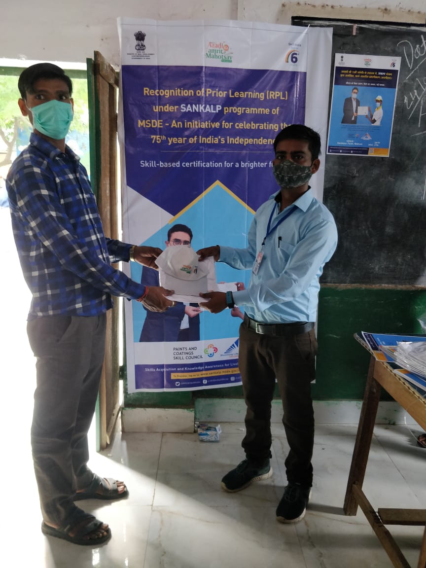BloomingMulti's tweet photo. Day 1st of #RPL training under #SANKALP scheme for Assistant Decorative Painter #JobRole
Blooming Life conducted training at Daulatpur Farah,#Mathura #UttarPradesh in @PaintsnCoatings
Sector.
#SkillWithPCSC #Skills4All #SkillIndia #AbSkillsKiBari #AzadiKaAmritMahotsav https://t.co/G2wG4Hyp8N