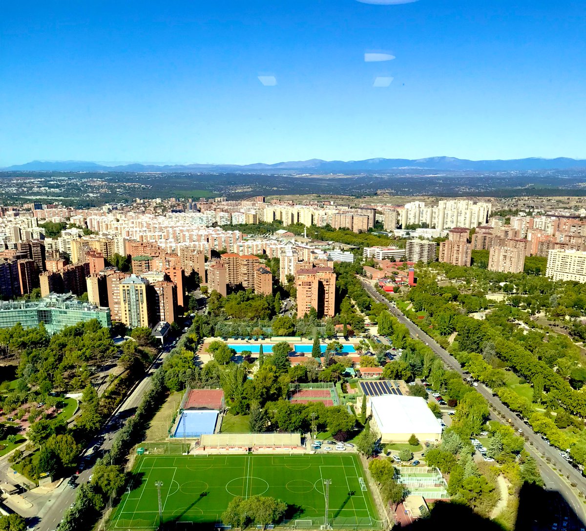 morenocasas's tweet photo. Aprendiendo de la ponencia @FundMetropoli con la #vision de #AlfonsoVegara #MadridLife a city for people @CBRE_ES en @OpenHouseMadrid #Rethinkingthefuture @DCNMadrid #sostenibilidad #futuro #descarbonizacion #ecobulevares #vidaurbana #cubiertasludicas #MadridProyectoCiudad https://t.co/0WVB0PZIS0