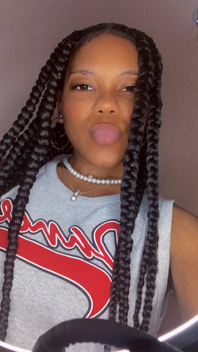 legzthebaddest's tweet image. babygirl w the brown eyes 💋

#breaded #hoodShit #baddie