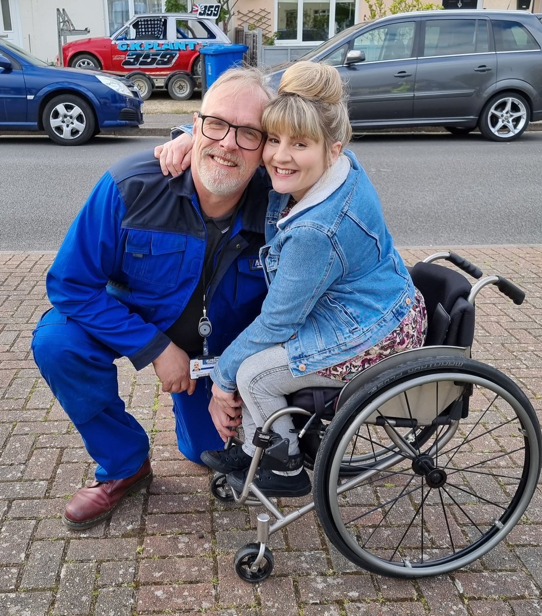 ruth_madeley's tweet photo. Tonight, gang! Episode 3 of #TheCleaner @bbcone 9.30pm. 

What a bloody legend this guy is! Incredibly generous, ridiculously talented &amp; so stupidly funny. How we got any work done is beyond me.

Full box set available on @bbciplayer.

@gdavies @studiohamburguk https://t.co/p8gGuLg19O