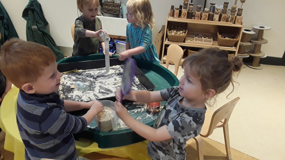 AshbridgeMaxy's tweet photo. Exploring the room with a magnifying glass!! "That's big!" "That's bigger!" "A big picture" "Your face is ginormous!" "Ready for a bigger head? 1 2 3!" #exploratoryplay #independentchoice #exploringtheenvironment #SquirrelsAtMaxy @NDNAtalk #EYtalking #EYmatters https://t.co/QgdGSk1MBu