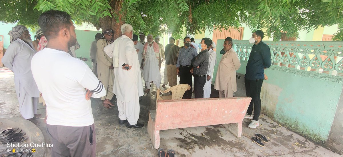 આજરોજ પ્રાંત અધિકારી સાહેબશ્રી અંજાર દ્વારા અંજાર તાલુકાના ખીરસરા ગામ તથા વાંઢ વિસ્તારમાં 100℅ કોરોના રસીકરણ થાય તે માટે ગામ લોકોને સમજૂત કરવામાં આવેલ.<a href="/PrantAnjar/">SDM ANJAR</a> @CollectorKutch <a href="/KutchDdo/">DDO Kutch</a>