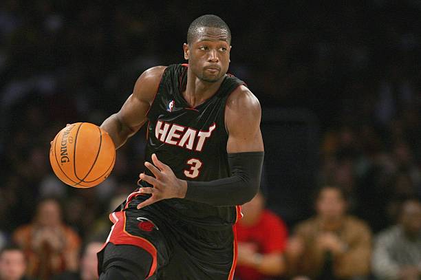WadesGoated's tweet photo. Dwyane Wade in the 2006-07 season before getting injured (46 GP):

❒ 28.8 PTS
❒ 4.8 REB
❒ 7.9 AST
❒ 1.3 BLK
❒ 2.1 STL
❒ 49/27/82 Splits
❒ 58.9 TS% (+4.8 rTS%)

A career destroyed by injuries... https://t.co/u72h40yTuz