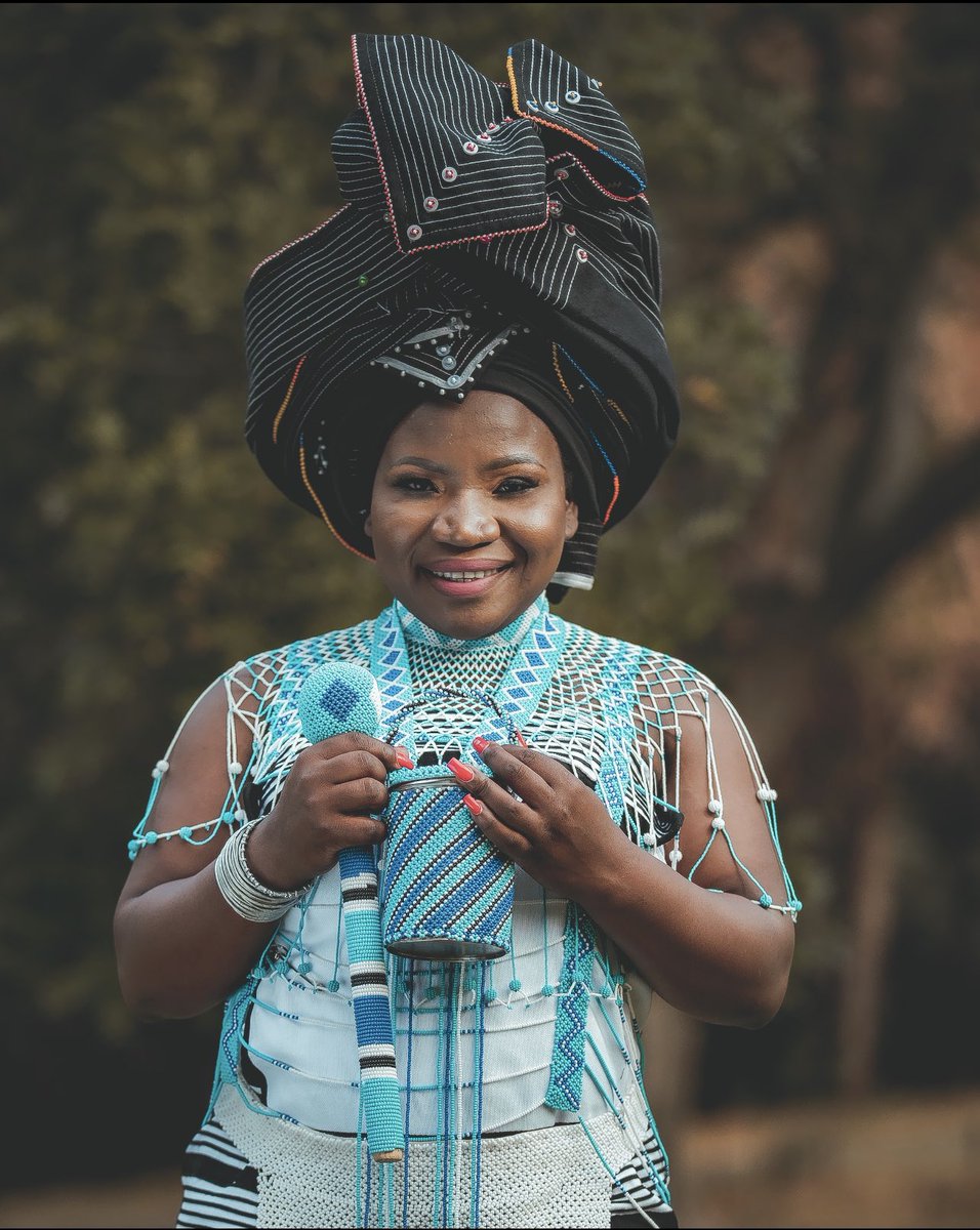 MakhadziSA's tweet photo. Yonwabela usuku lwamagugu #HeritageDay #africanqueen https://t.co/SZlp9FbR99