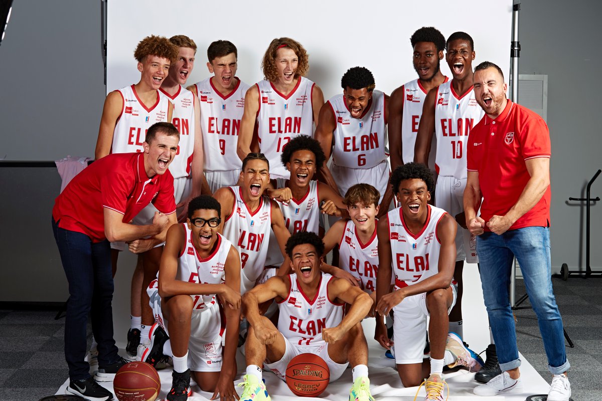 Elan Chalon (@elanchalon) on Twitter photo La suite du shooting photo avec notre centre de formation 😄
Crédit photo : Julien Piffaut / studio Piffaut
Maillots 2021.2022 : <a href="/owayo_sports/">owayo custom sports</a>
#RougeEtBlanc La suite du shooting photo avec notre centre de formation 😄
Crédit photo : Julien Piffaut / studio Piffaut
Maillots 2021.2022 : <a href="/owayo_sports/">owayo custom sports</a>
#RougeEtBlanc