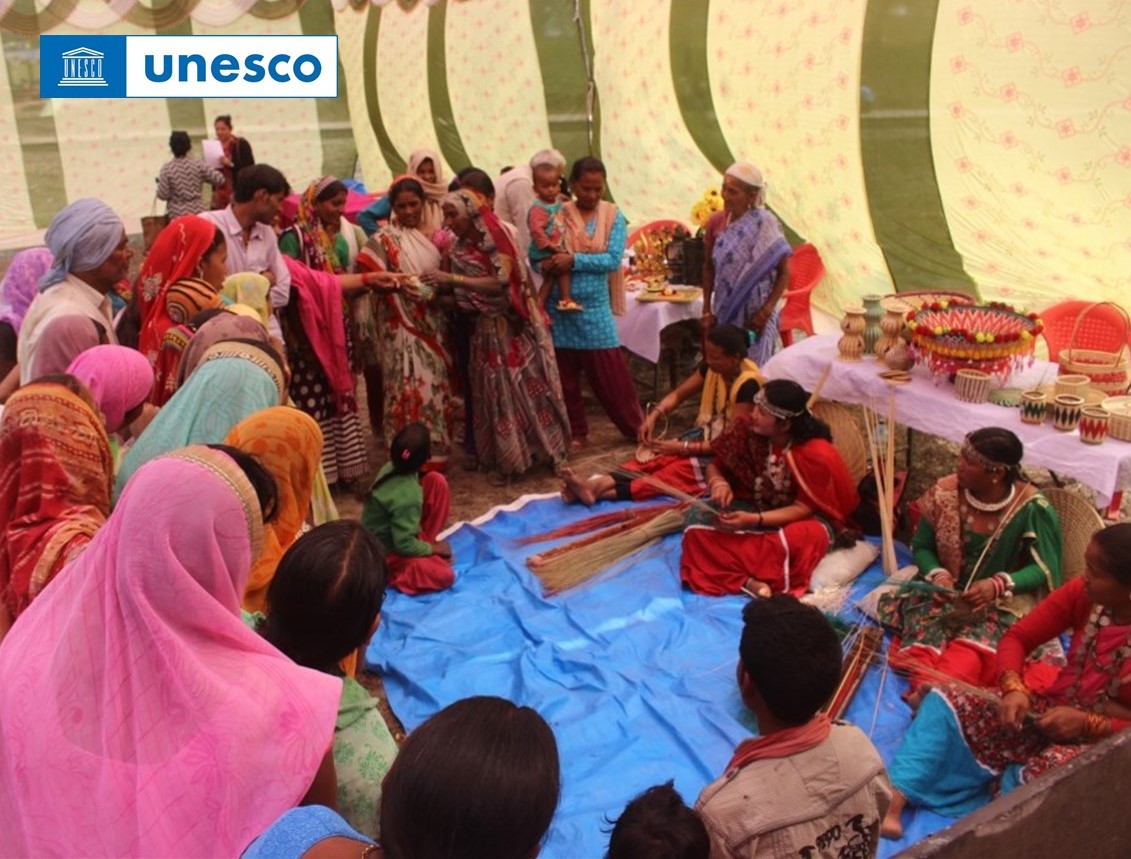 UNESCOKathmandu's tweet image. Showcasing of diverse #intangibleculturalheritage is a part of annual #TikaurakotKapilvastuHeritageFestival which aims to uplift the socio-economic life of the community people of Kapilvastu district.
📸 UNESCO Chair, Durham University
#GlobalGoals #SDGweek #CulturalHeritage