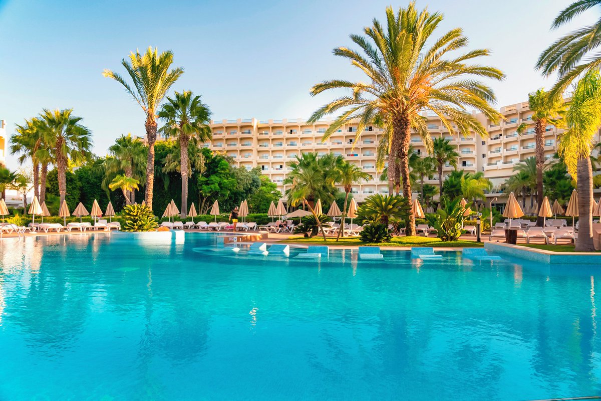 jet2tweets's tweet photo. Congratulations to Claire H! 🏆

She had the lowest unique bid this week, bagging her an All Inclusive holiday to the 3HB Guarana in The #Algarve for just £8.51!

Don’t forget, this could be you next time! Download our app to find out more: https://t.co/zt8N6uJT7D https://t.co/HapRTYzMPM