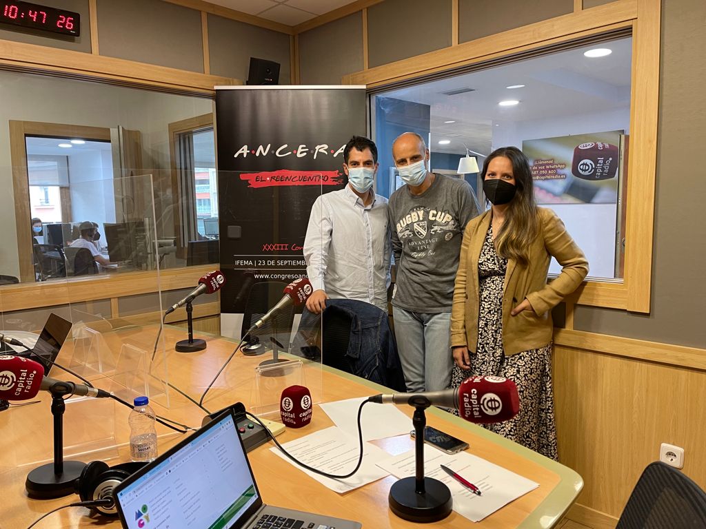 ancera_social's tweet photo. Visita de @ancera_social a @CAPITALRADIOB. Una conversación muy agradable con @chimortega y Rául González @@MiCocheApunto donde hemos explicado las perspectivas del sector de la posventa y nuestro Congreso. 

#posventaplural #PosventaPlural
#33congresoancera #anceraelreencuentro https://t.co/B8Zr33Oxl5