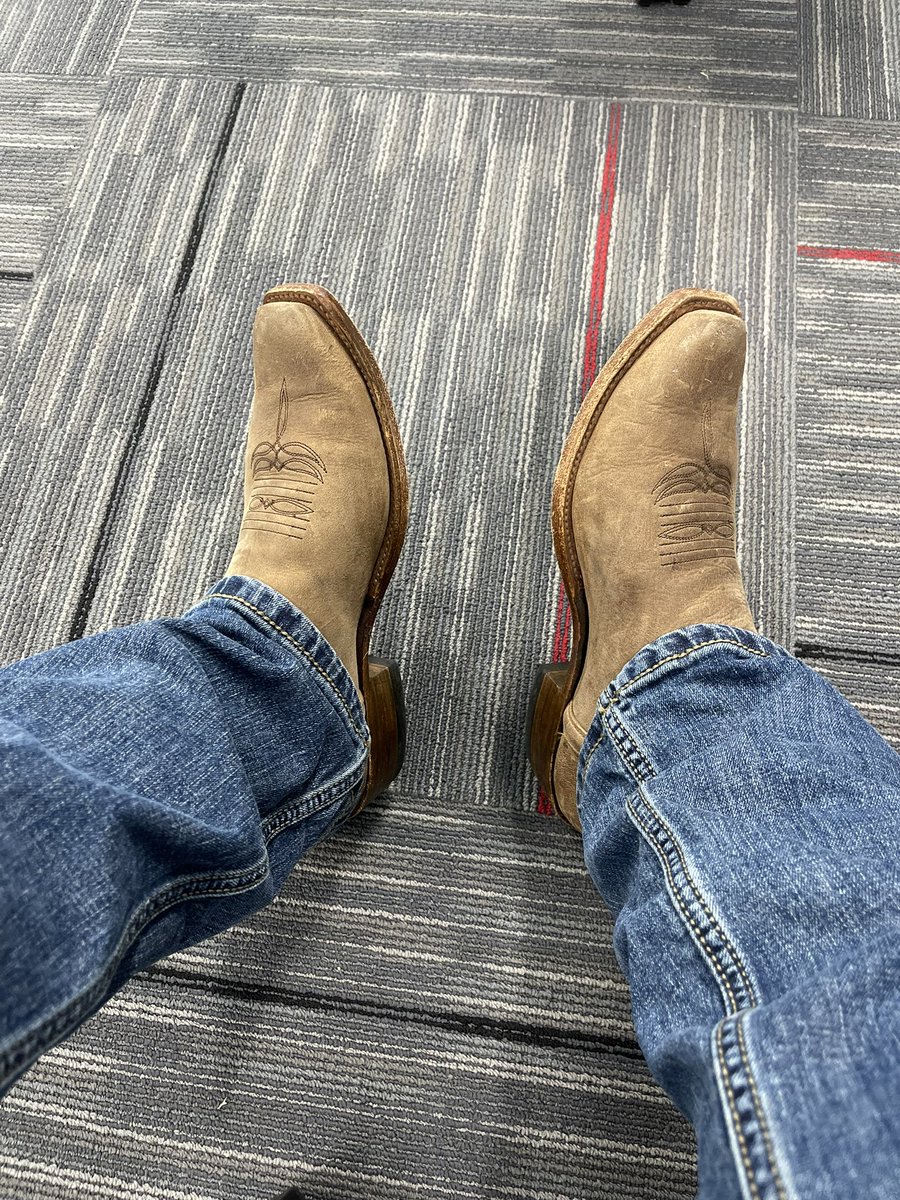 WeatherHamilton's tweet photo. @IanBoatmanUGA Do it! Comfortable AF - wear them daily. https://t.co/QBvoPpTZyy