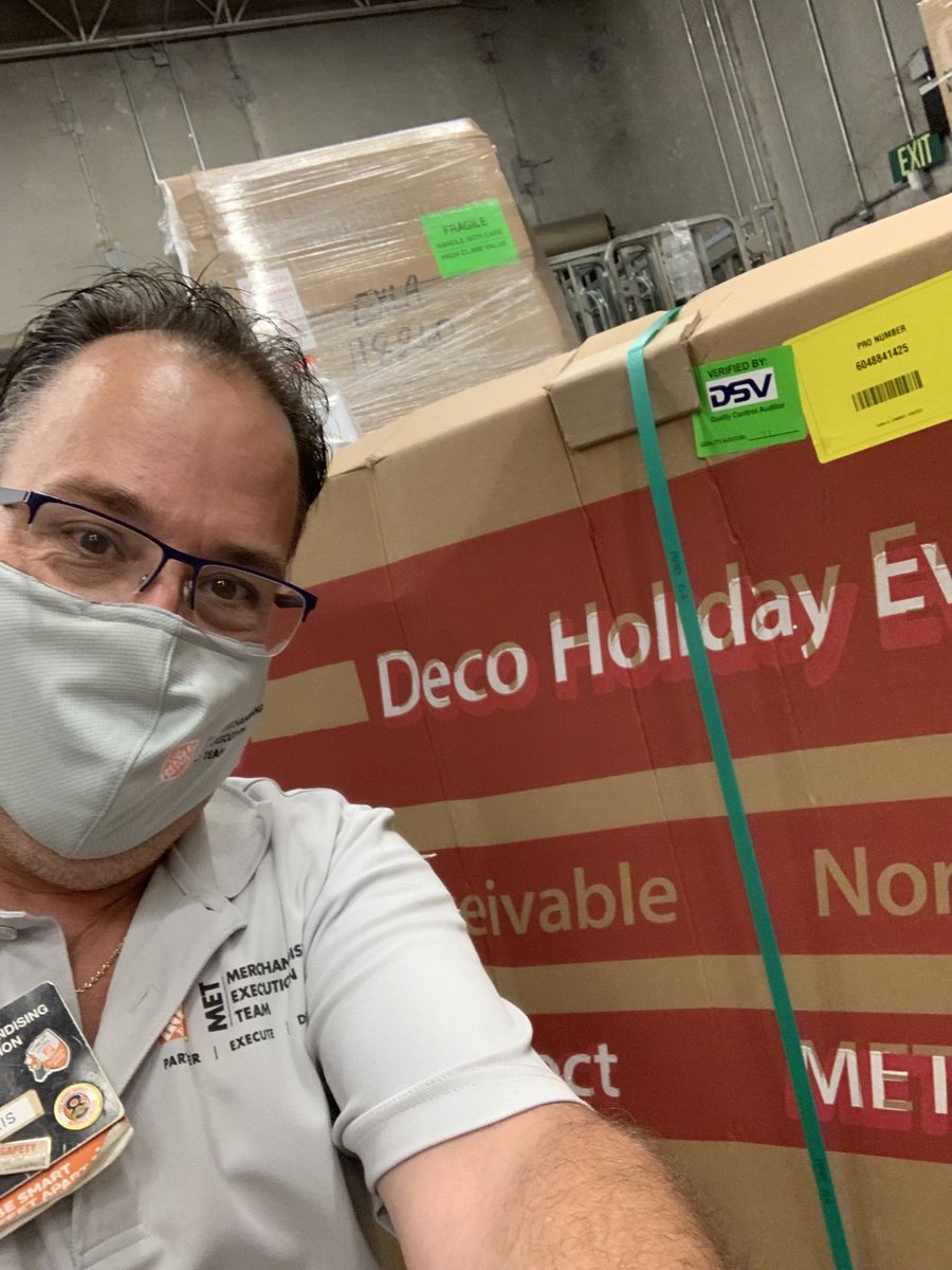 MET1610b's tweet photo. Christmas is coming! https://t.co/y0ZVpc2nie