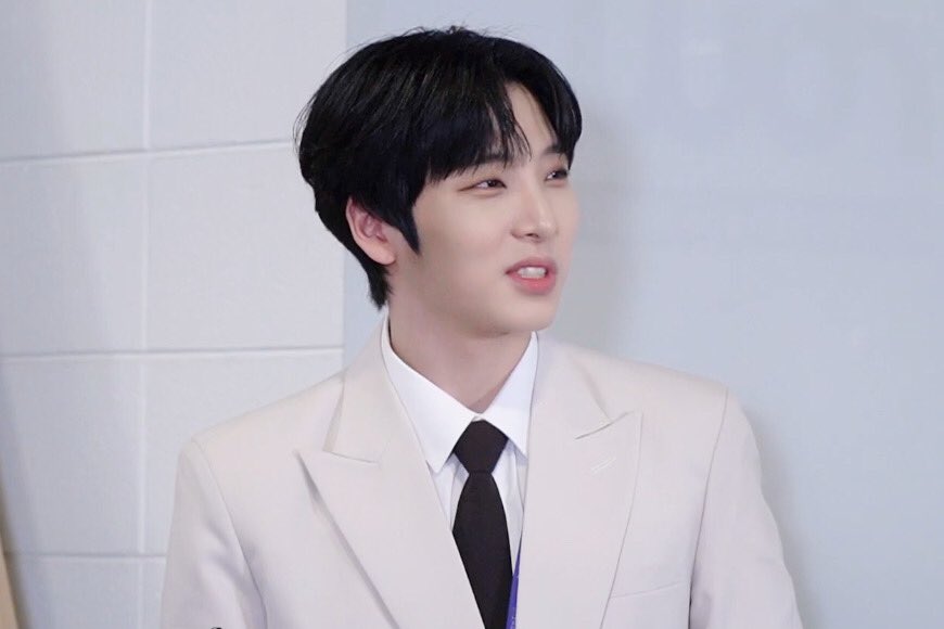 lqseoho's tweet photo. #ONEUS #SEOHO | #원어스 #서호 https://t.co/vfnHaZa1bO