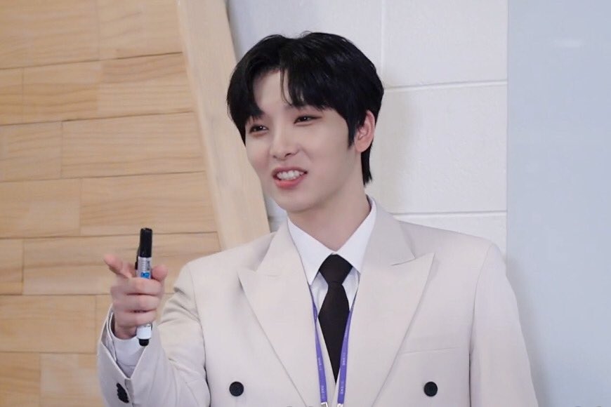 lqseoho's tweet photo. #ONEUS #SEOHO | #원어스 #서호 https://t.co/vfnHaZa1bO
