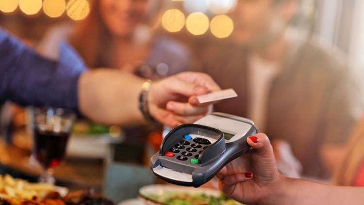 RestaurantMagUK's tweet image. Restaurants will no longer be able to take a proportion of staff tips or service charge under new legislation bit.ly/3ENxSZr