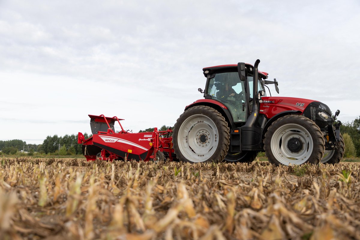 GRIMMEGroup's tweet photo. Today we will show you some impressions of our #RowShow2021 with the WV 205. π§
#GRIMME #onion #harvest https://t.co/JYB9hhA10v