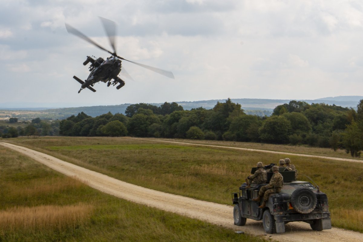 7thATC's tweet photo. Brig. Gen. Joseph Hilbert, #7ATC commanding general, operates an AH-64D #Apache weapons system during the @12thCab Family Day, Sept. 18, 2021, at the #Grafenwoehr Training Area, Grafenwoehr, #Germany.

(📸 by Pfc. Jesus Menchaca)

#StrongerTogether #traintowin 
@USArmyEURAF @NATO https://t.co/VM8hGlS6R3