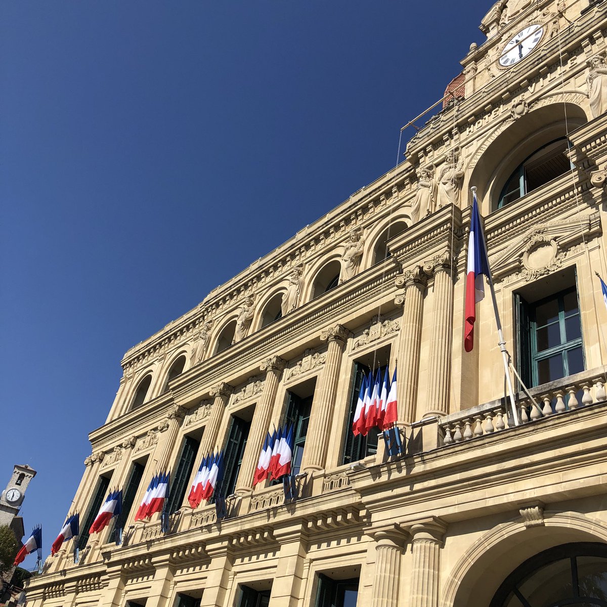 #Cannes #CotedAzurFrance maintenant, #MairiedeCannes
C’est parti pour ce week-end, avec en point d’orgue un magnifique mariage célébré par <a href="/davidlisnard/">David Lisnard</a> <a href="/MirelaOrlovic/">Mirela Orlovic</a> <a href="/philthebill77/">Philipp Schmidt</a> <a href="/YPaparas/">yvonne paparas</a> <a href="/lcombalbert/">Laurent Combalbert</a> <a href="/VeroPivette/">Véronique Pivette Morel</a>