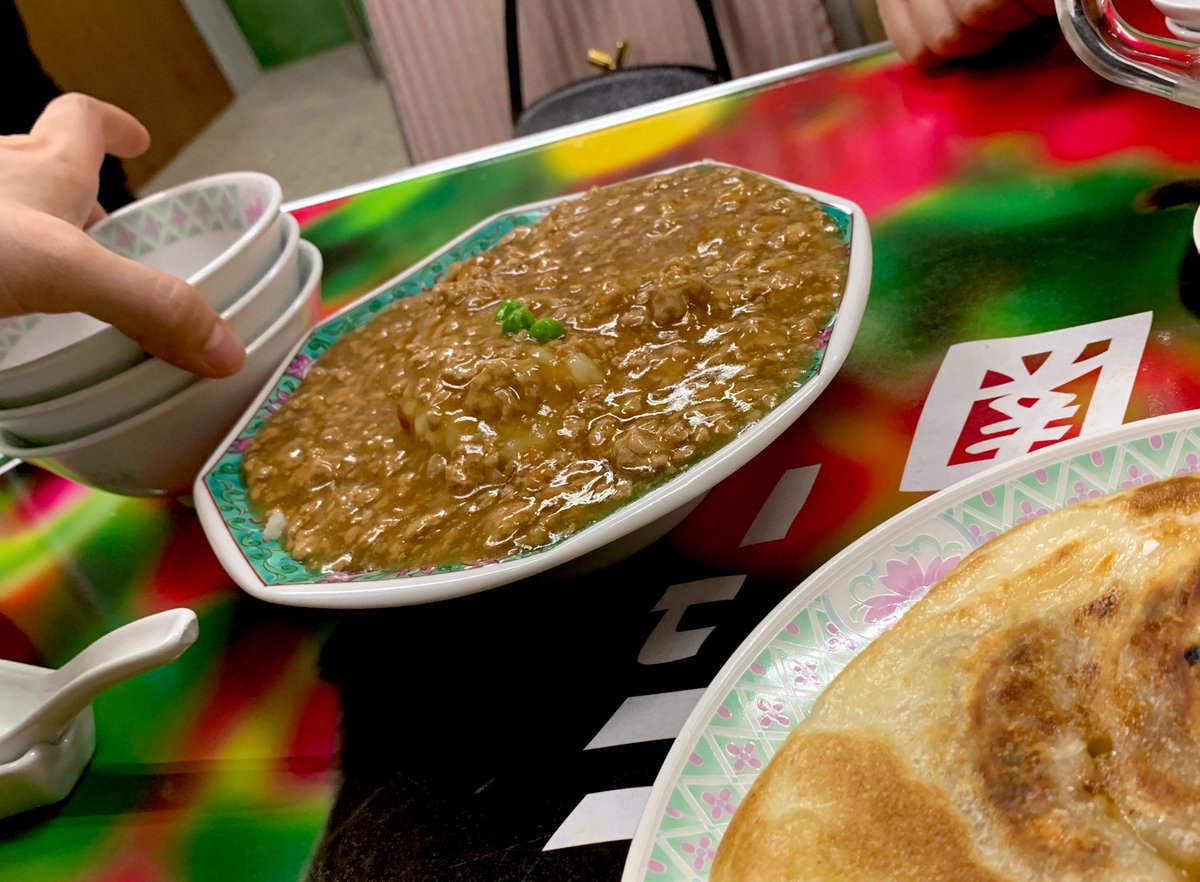 amz_emi's tweet photo. 住むとこ北海道で働くとこ東京がいいし 明日から仕事でやんなっちゃうし 美味しいご飯が食べたい 😮‍💨🍖 とか思ってたら蜂が飛んできた。こわすぎ。欲深く生きないで慎ましくなろう。すみません。 https://t.co/OZxZL1Pojw