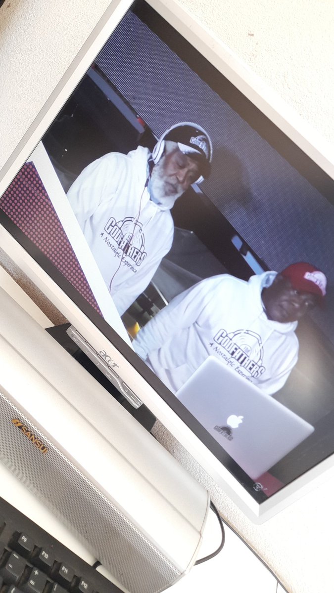 Huma_Ofentse's tweet photo. Setting the mood just right!
No amapiano today...
#thegodfathersofdeephouse
#yourdeepisnotmydeep https://t.co/gvwt8z28PZ