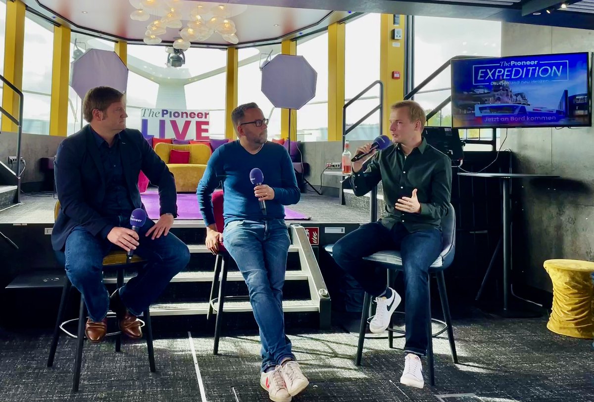 ThePioneerDe's tweet photo. Zwei Tage vor der #BTW21 diskutieren @MichaelBroecker, @R_Buchsteiner und @ChSchweppe mit unseren Pioneers über mögliche Wahlergebnisse und daraus resultierende Koalitionsbündnisse.
#CommunityCruise #ThePioneerExpedition #Deutschlandneudenken https://t.co/98olTj74bZ